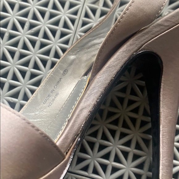 Silver heels size 6 - Picture 6 of 8